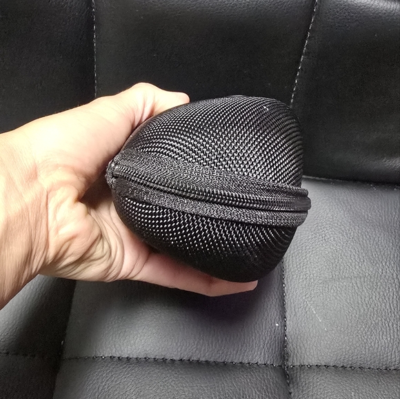 Brand New Large Oakley sunglass case Black - Picture 3 of 3